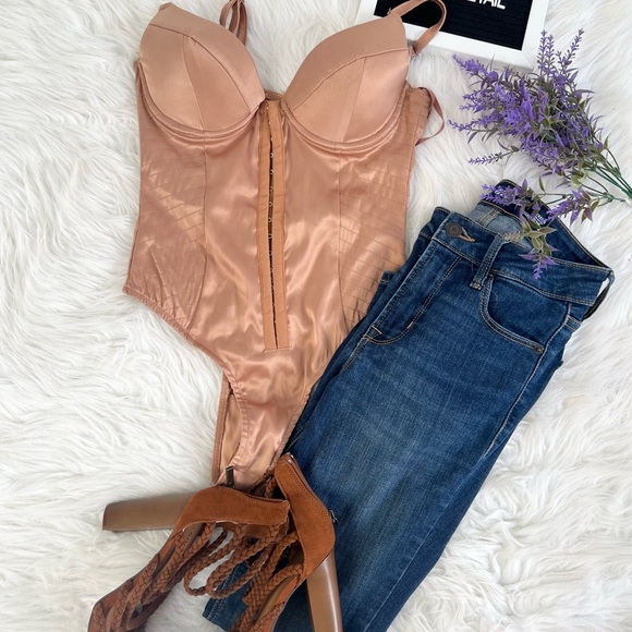 Windsor Corset Bodysuit - Picture 2 of 7